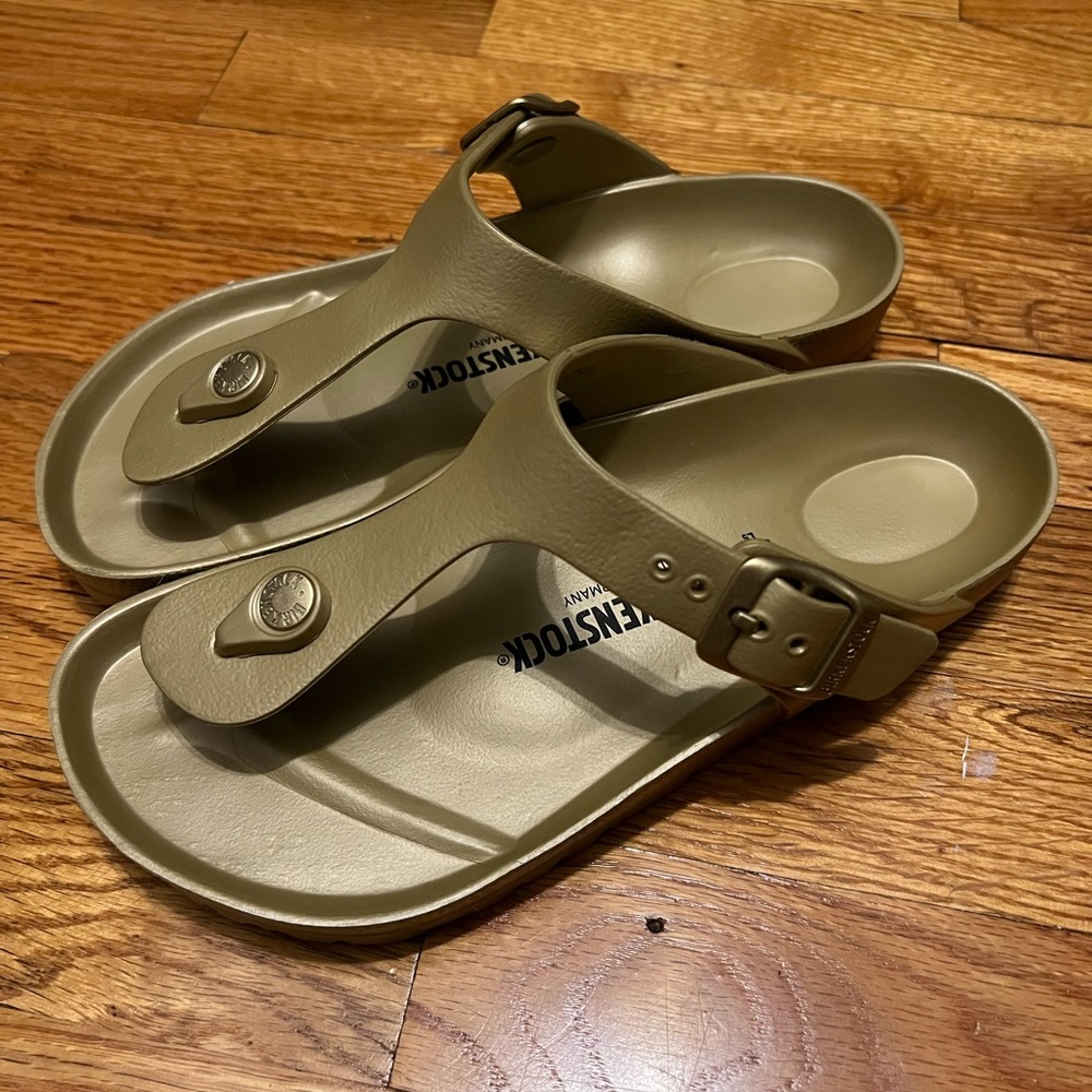 New in box never worn Birkenstock Gizeh EVA sandals EU size 36 in Glamour Gold